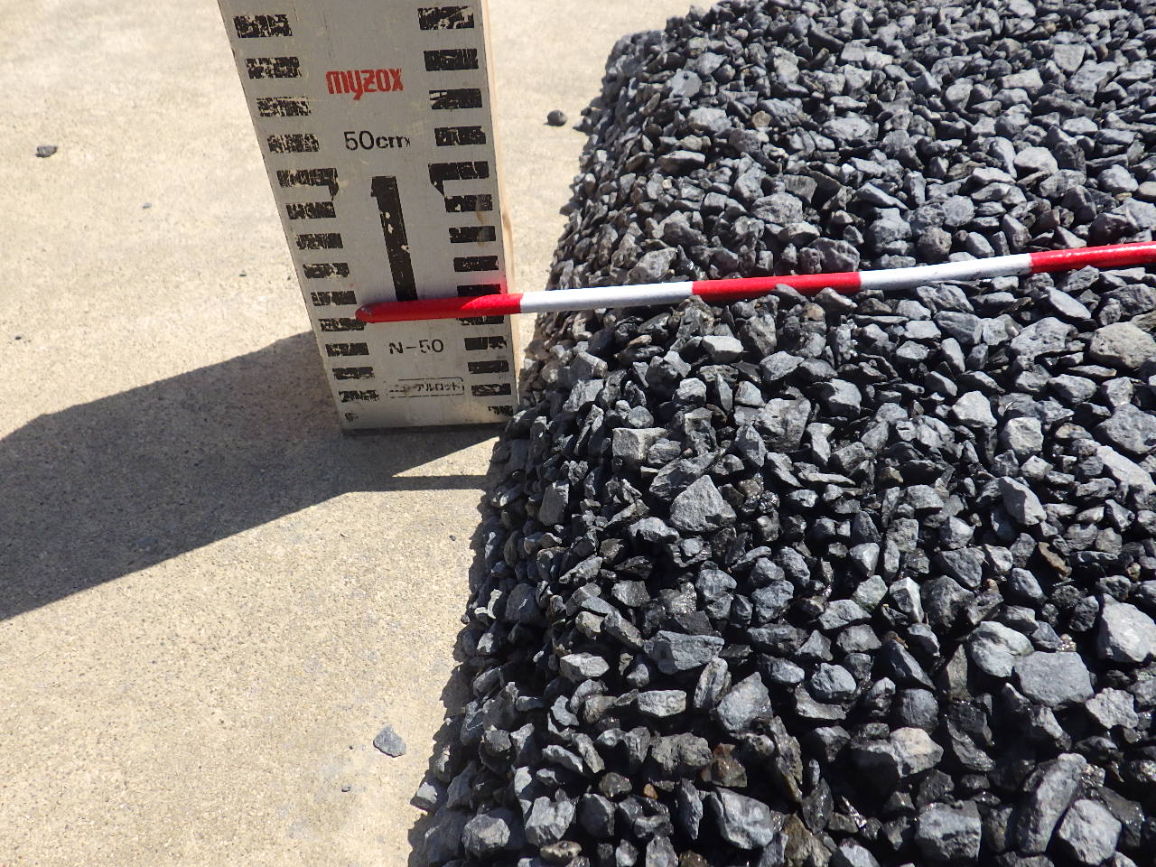 10mm砂利(ビリ砂利、マメ砂利)神奈川県山北産、2tダンプ配達